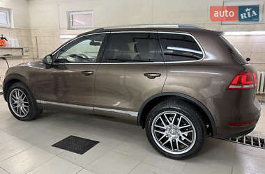 Внедорожник / Кроссовер Volkswagen Touareg 2012 в 