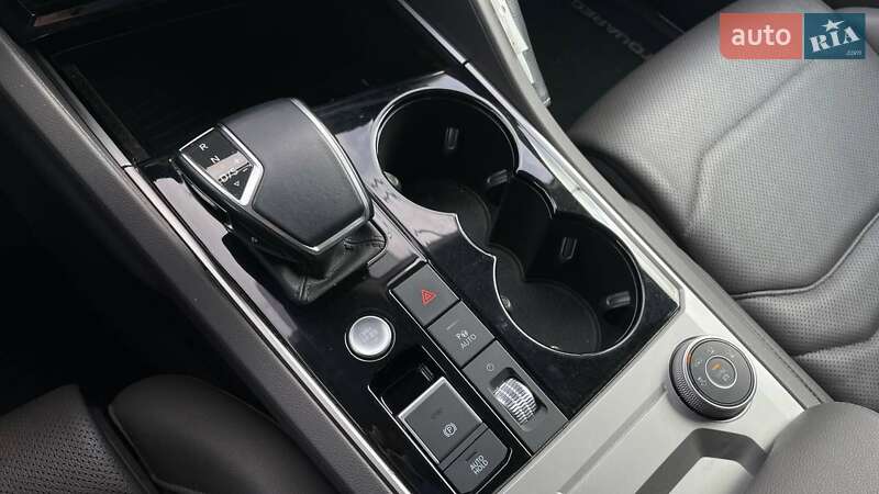 Позашляховик / Кросовер Volkswagen Touareg 2020 в Миколаєві