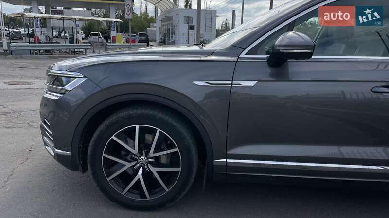 Позашляховик / Кросовер Volkswagen Touareg 2020 в Миколаєві