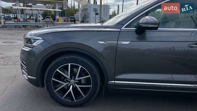 Позашляховик / Кросовер Volkswagen Touareg 2020 в Миколаєві