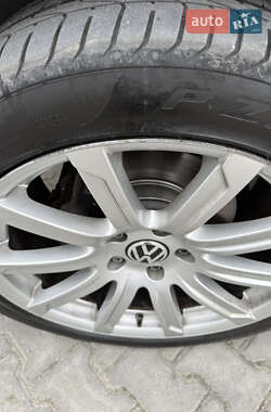 Внедорожник / Кроссовер Volkswagen Touareg 2015 в 