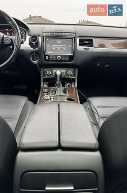 Внедорожник / Кроссовер Volkswagen Touareg 2015 в 