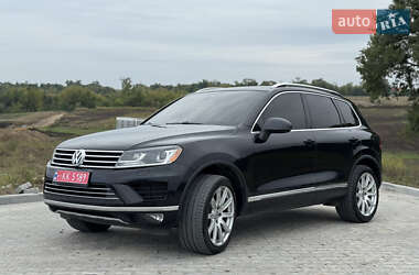 Внедорожник / Кроссовер Volkswagen Touareg 2015 в 