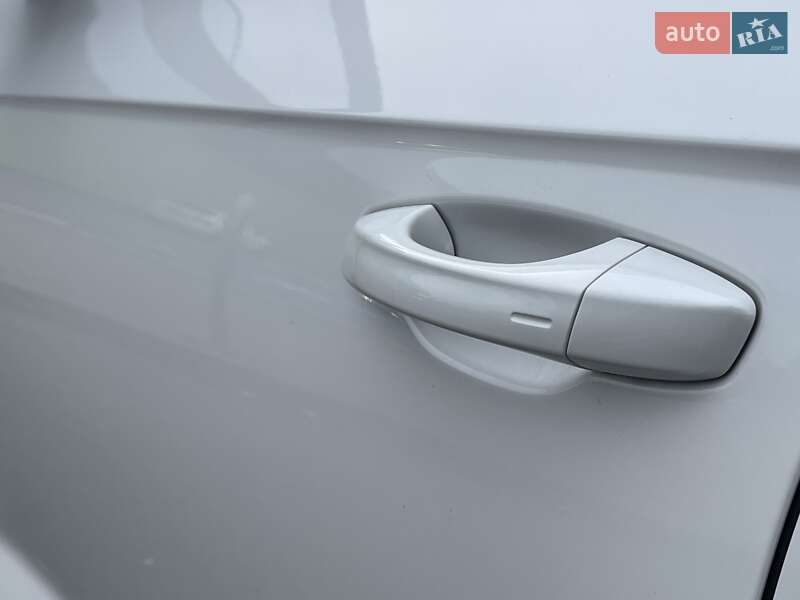 Позашляховик / Кросовер Volkswagen Touareg 2018 в Києві