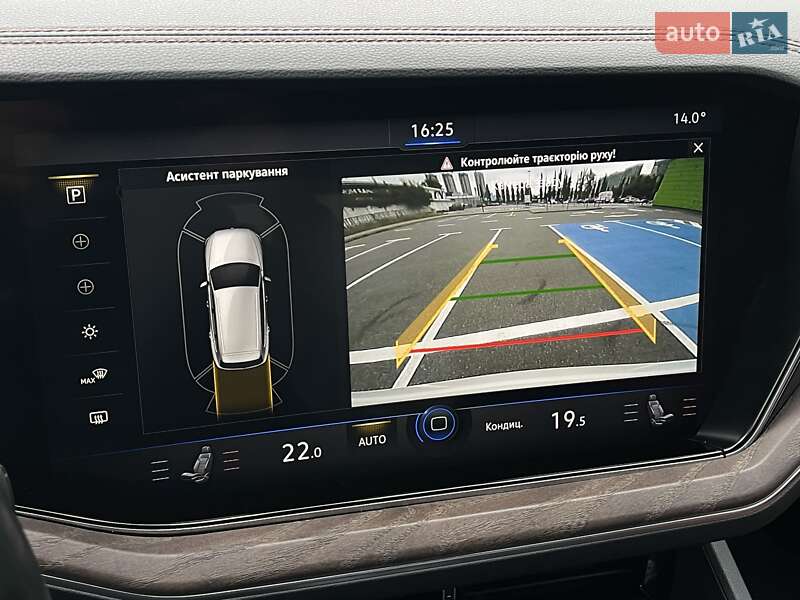 Позашляховик / Кросовер Volkswagen Touareg 2018 в Києві