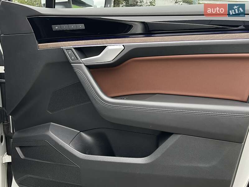 Позашляховик / Кросовер Volkswagen Touareg 2018 в Києві