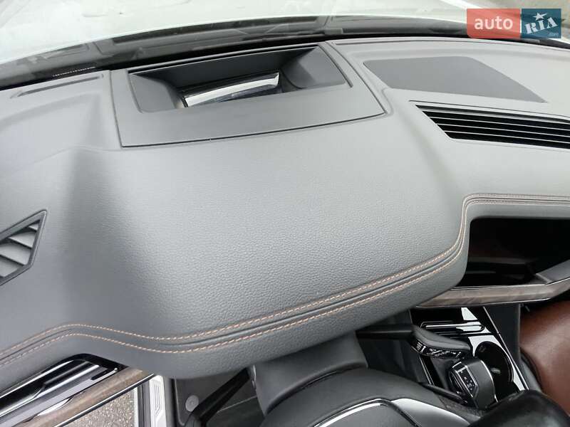 Позашляховик / Кросовер Volkswagen Touareg 2018 в Києві