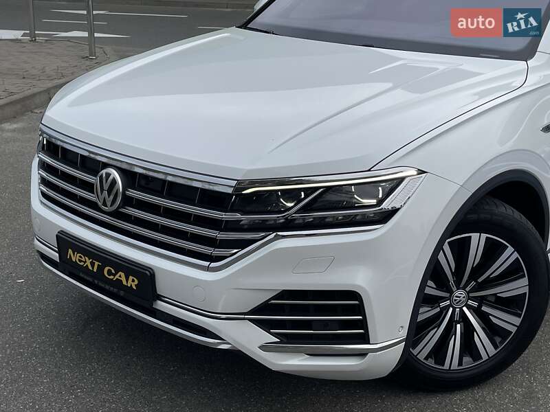 Позашляховик / Кросовер Volkswagen Touareg 2018 в Києві