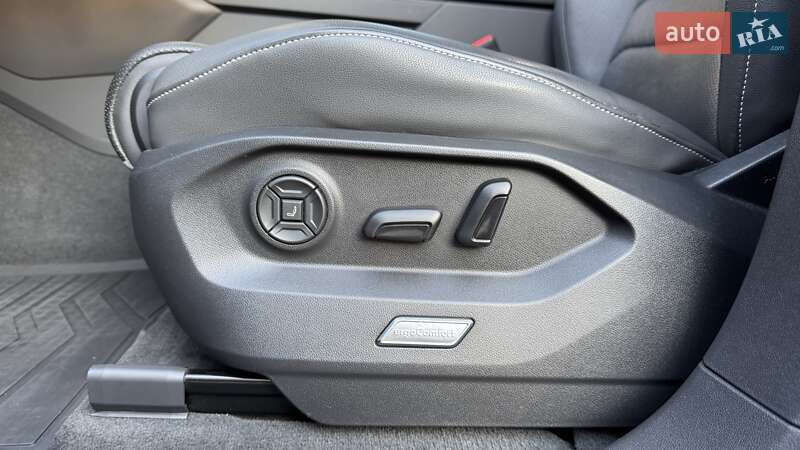 Позашляховик / Кросовер Volkswagen Touareg 2021 в Миргороді