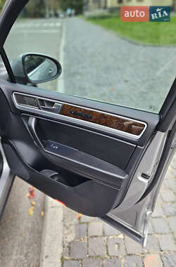 Внедорожник / Кроссовер Volkswagen Touareg 2013 в 