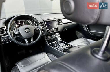 Внедорожник / Кроссовер Volkswagen Touareg 2011 в 