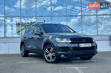 Внедорожник / Кроссовер Volkswagen Touareg 2011 в Киеве