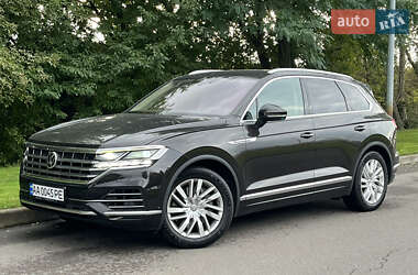 Внедорожник / Кроссовер Volkswagen Touareg 2018 в Киеве
