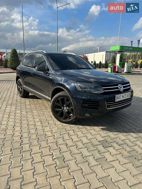Внедорожник / Кроссовер Volkswagen Touareg 2014 в Днепре