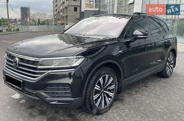 Позашляховик / Кросовер Volkswagen Touareg 2021 в Харкові