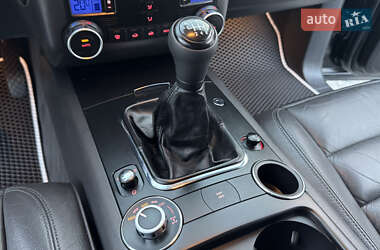 Внедорожник / Кроссовер Volkswagen Touareg 2006 в 
