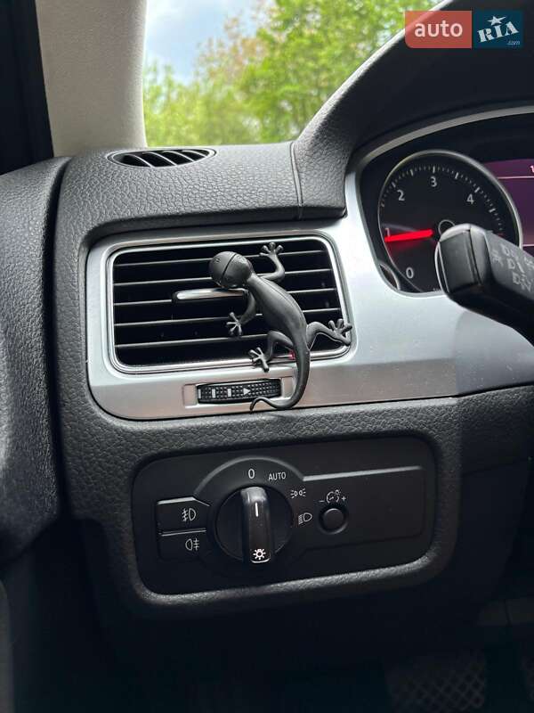 Внедорожник / Кроссовер Volkswagen Touareg 2014 в Львове фото 32 Внедорожник / Кроссовер Volkswagen Touareg 2014 в Львове