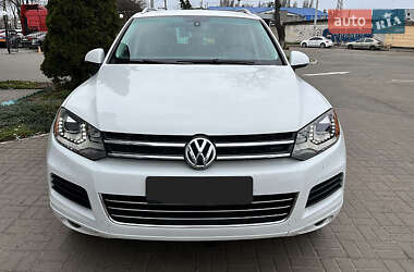 Внедорожник / Кроссовер Volkswagen Touareg 2013 в Киеве