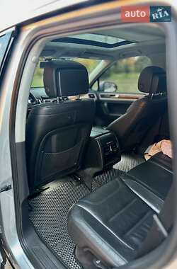 Внедорожник / Кроссовер Volkswagen Touareg 2010 в 