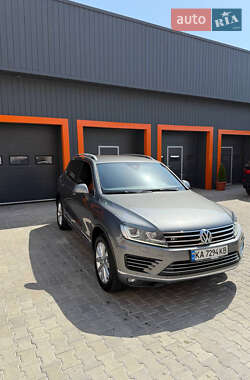 Позашляховик / Кросовер Volkswagen Touareg 2016 в Одесі