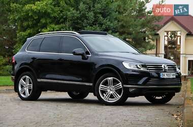 Внедорожник / Кроссовер Volkswagen Touareg 2014 в Сарнах