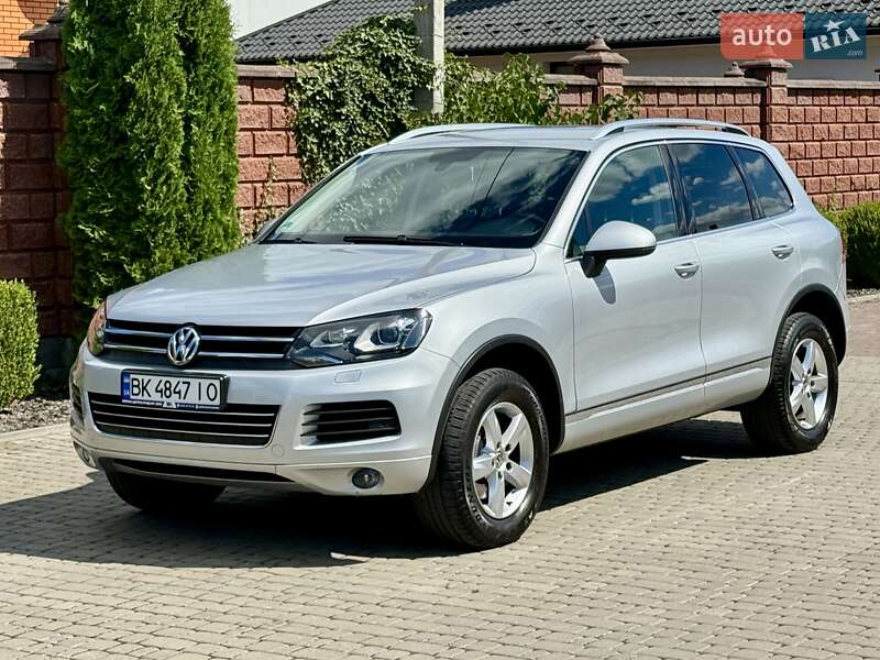 Внедорожник / Кроссовер Volkswagen Touareg 2013 в Ровно