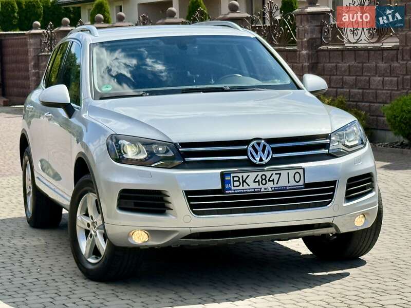 Внедорожник / Кроссовер Volkswagen Touareg 2013 в Ровно