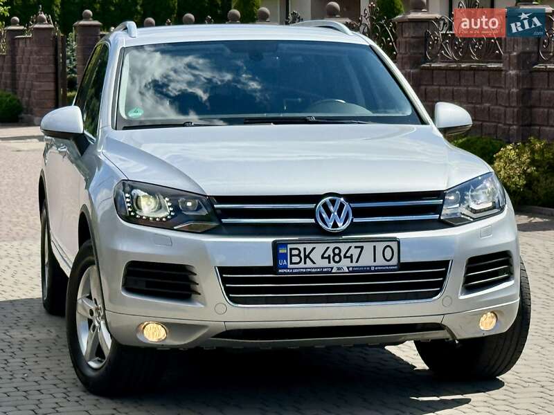 Внедорожник / Кроссовер Volkswagen Touareg 2013 в Ровно