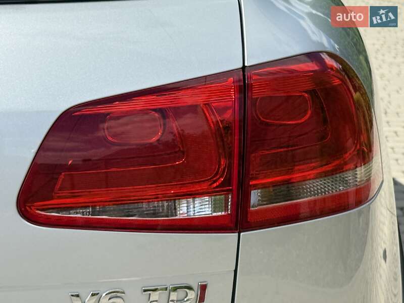 Внедорожник / Кроссовер Volkswagen Touareg 2013 в Ровно