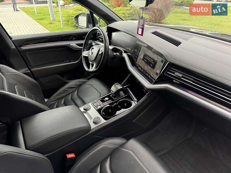 Позашляховик / Кросовер Volkswagen Touareg 2019 в Тернополі