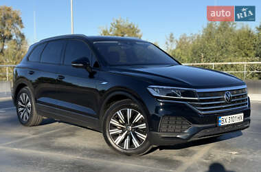 Внедорожник / Кроссовер Volkswagen Touareg 2021 в 