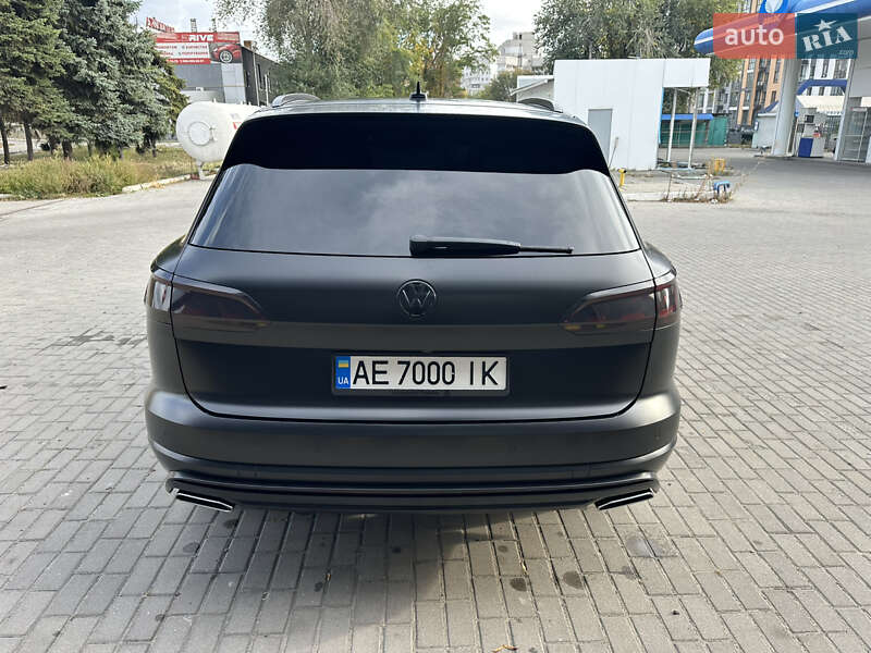 Позашляховик / Кросовер Volkswagen Touareg 2019 в Дніпрі