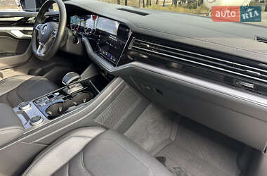 Внедорожник / Кроссовер Volkswagen Touareg 2019 в 