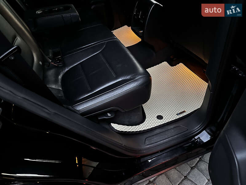 Позашляховик / Кросовер Volkswagen Touareg 2011 в Хусті