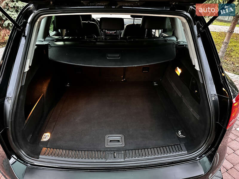 Позашляховик / Кросовер Volkswagen Touareg 2011 в Хусті