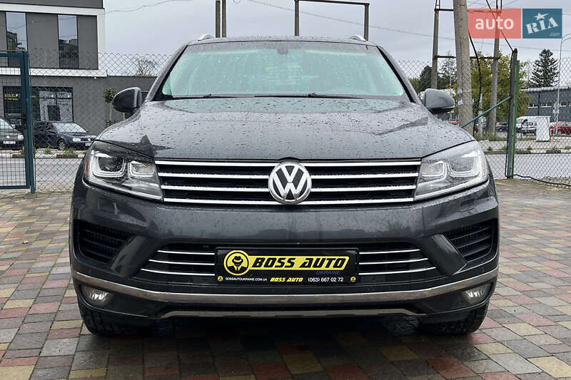 Позашляховик / Кросовер Volkswagen Touareg 2015 в Стрию