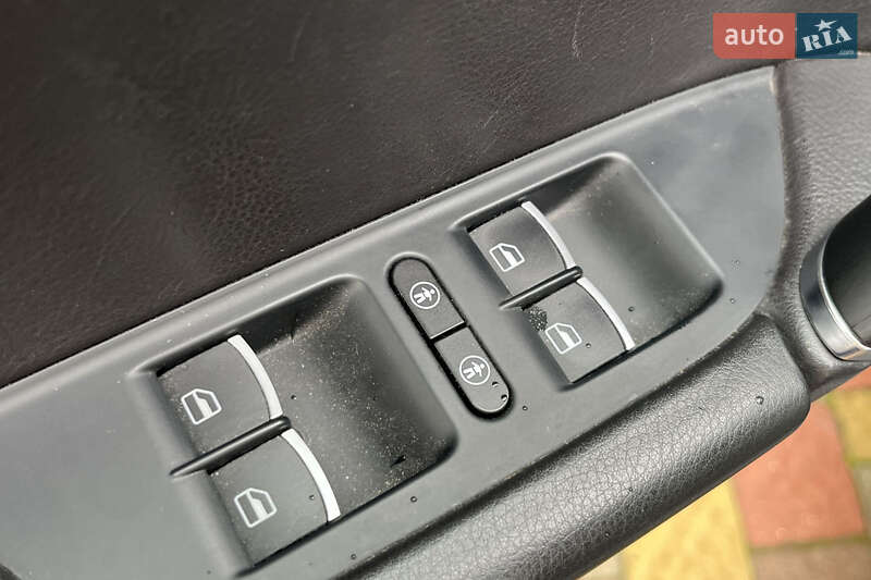 Позашляховик / Кросовер Volkswagen Touareg 2015 в Стрию