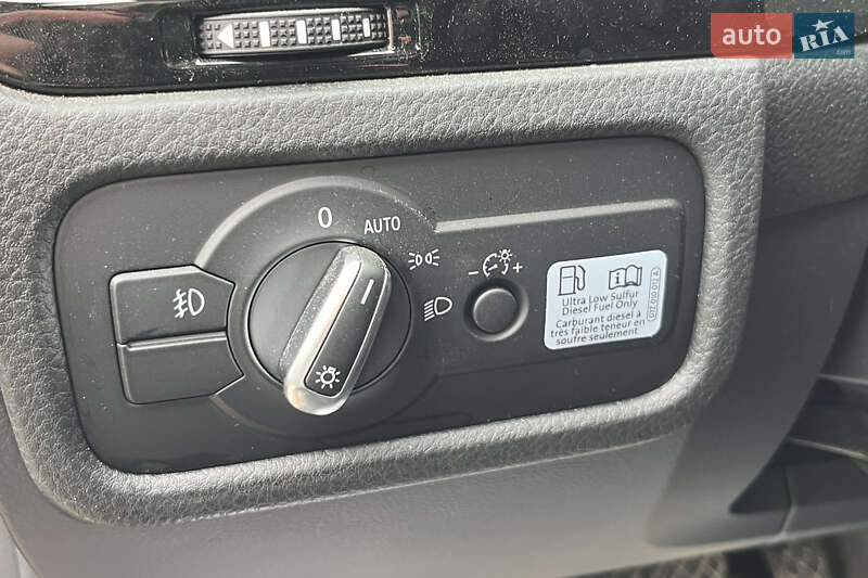 Позашляховик / Кросовер Volkswagen Touareg 2015 в Стрию