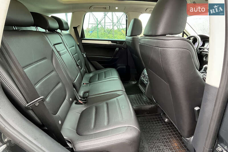 Позашляховик / Кросовер Volkswagen Touareg 2015 в Стрию