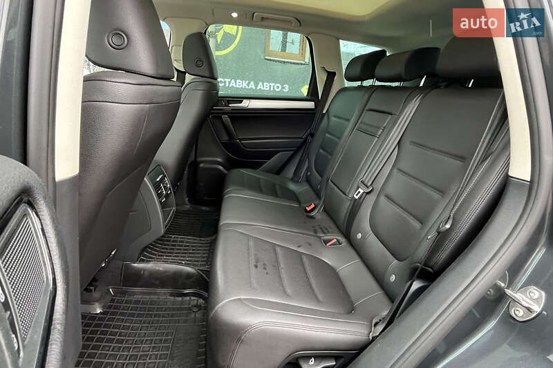 Позашляховик / Кросовер Volkswagen Touareg 2015 в Стрию