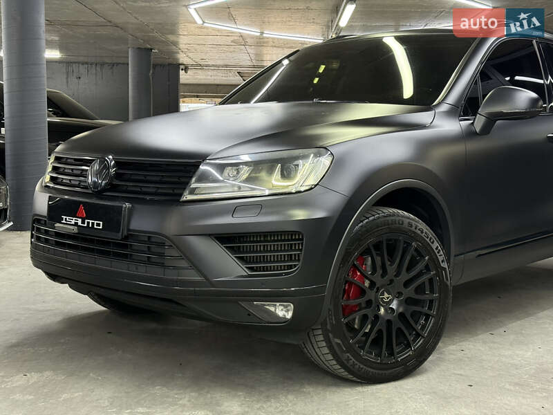 Внедорожник / Кроссовер Volkswagen Touareg 2017 в Одессе