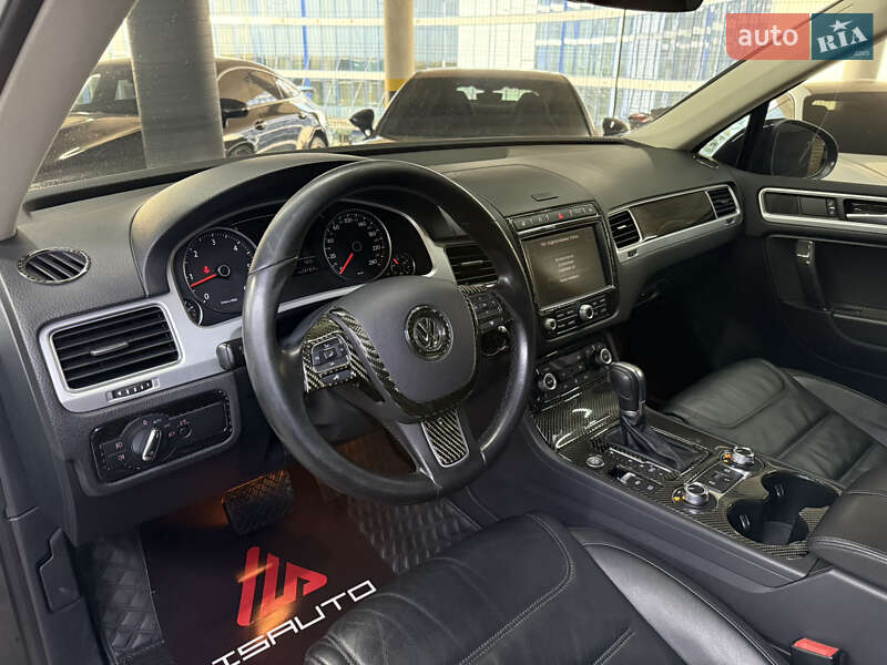 Внедорожник / Кроссовер Volkswagen Touareg 2017 в Одессе