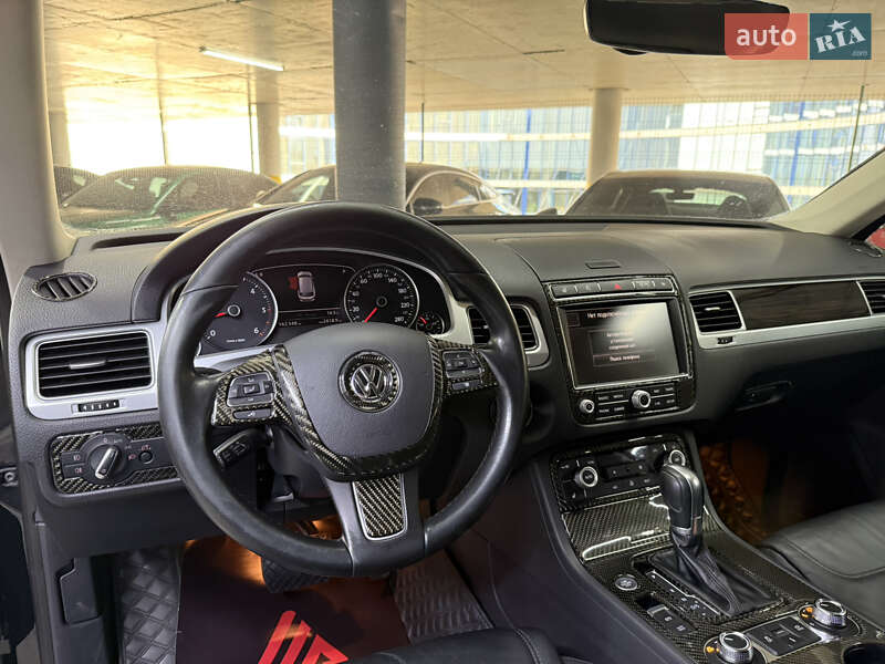 Внедорожник / Кроссовер Volkswagen Touareg 2017 в Одессе