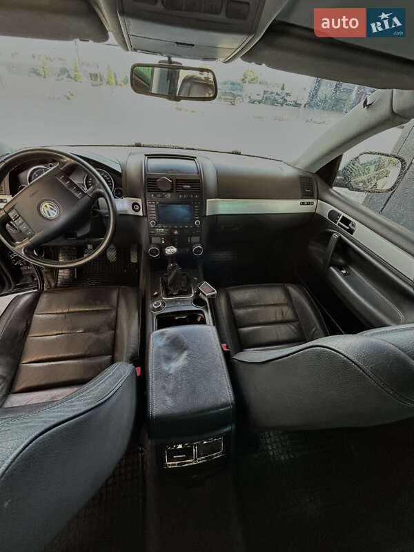 Внедорожник / Кроссовер Volkswagen Touareg 2004 в Хусте