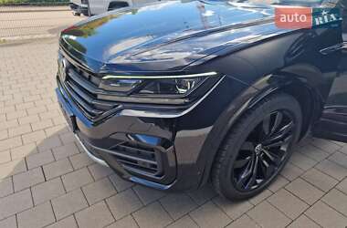Позашляховик / Кросовер Volkswagen Touareg 2020 в Рівному