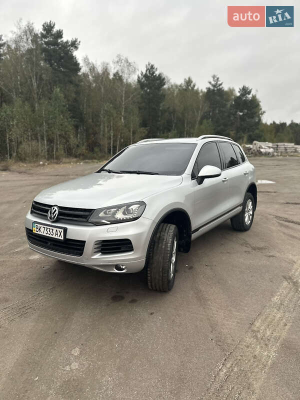 Внедорожник / Кроссовер Volkswagen Touareg 2010 в Сарнах