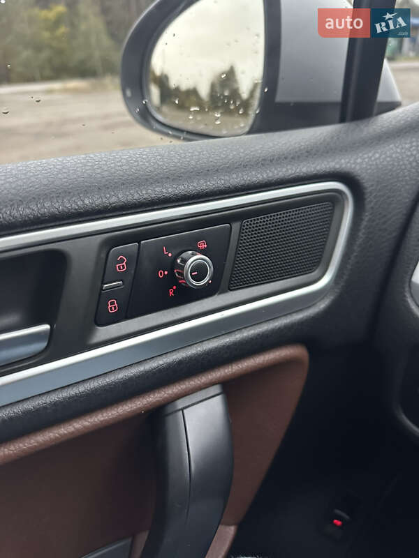 Внедорожник / Кроссовер Volkswagen Touareg 2010 в Сарнах