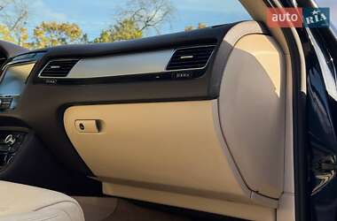 Внедорожник / Кроссовер Volkswagen Touareg 2012 в 