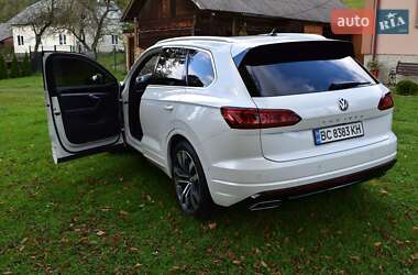 Внедорожник / Кроссовер Volkswagen Touareg 2019 в 