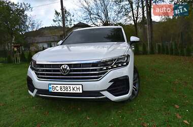 Внедорожник / Кроссовер Volkswagen Touareg 2019 в 